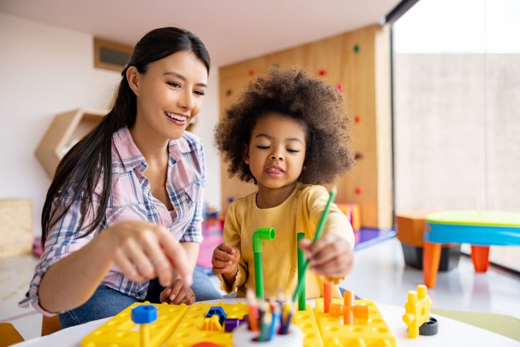 Penting sekali mengajarkan Social Emotional Learning pada anak