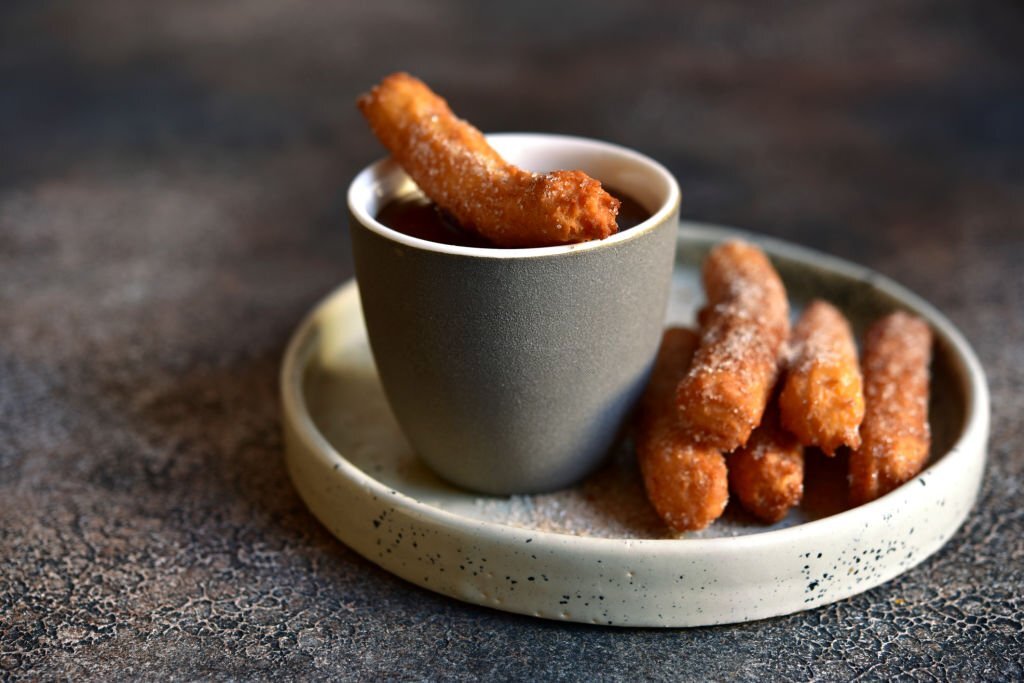 Cara membuat Churros Chocolate dengan Saus Karamel